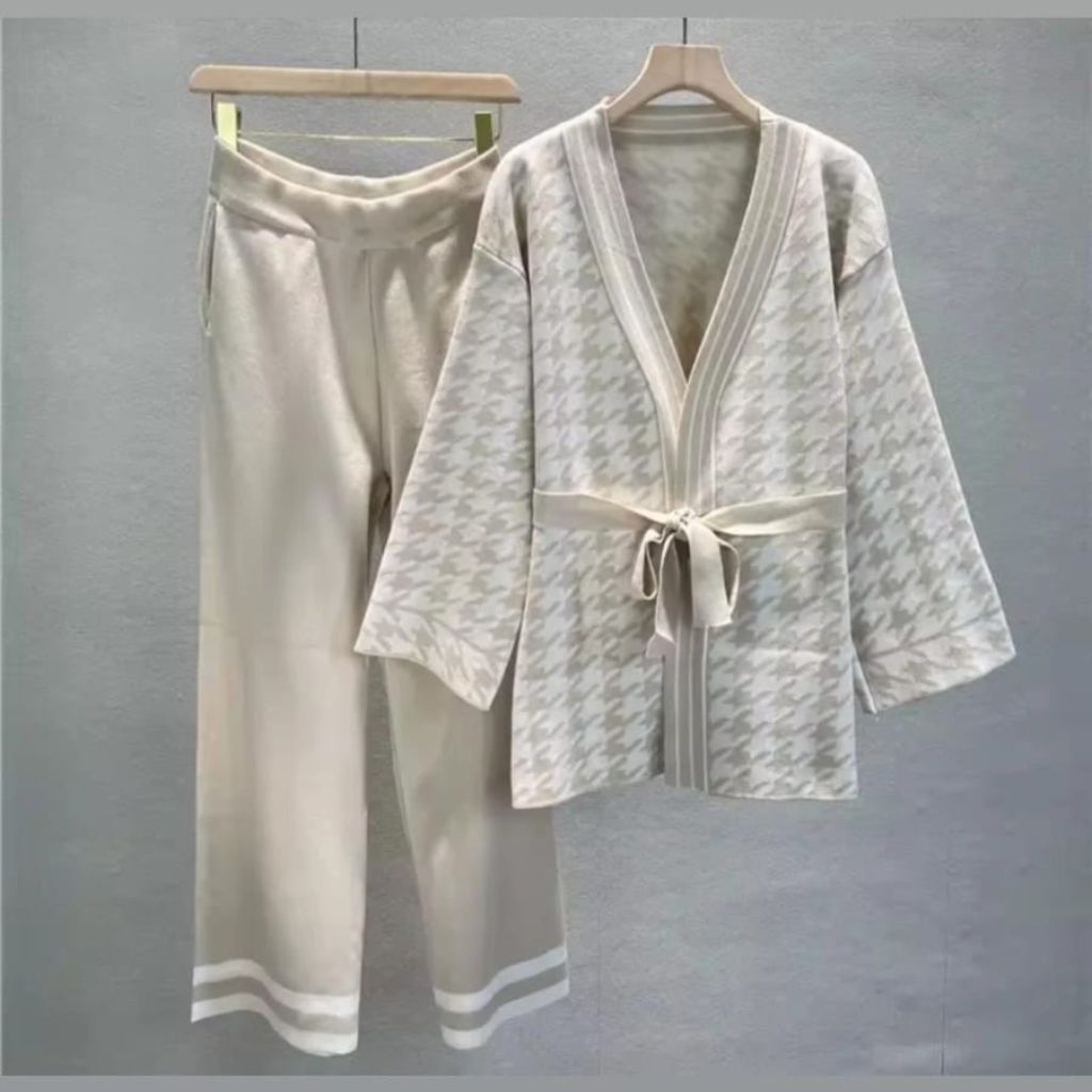 Belt Style Premium Quality Winter 2-Pcs Co-Ord Set. CWTS-34