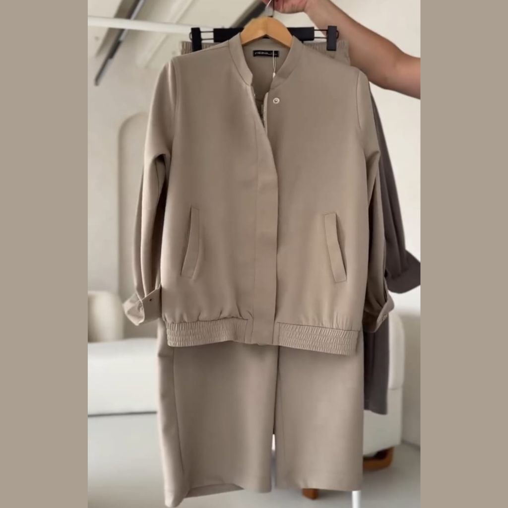 4 Pocket Style Premium Quality Winter 2-Pcs Tracksuit. CWTS-38