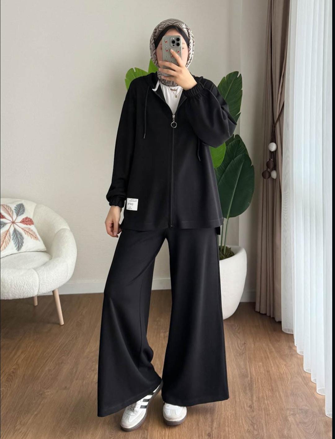 Wide-Leg Bottom Over Size Style Premium Quality Winter 2-Pcs Tracksuit. CWTS-39